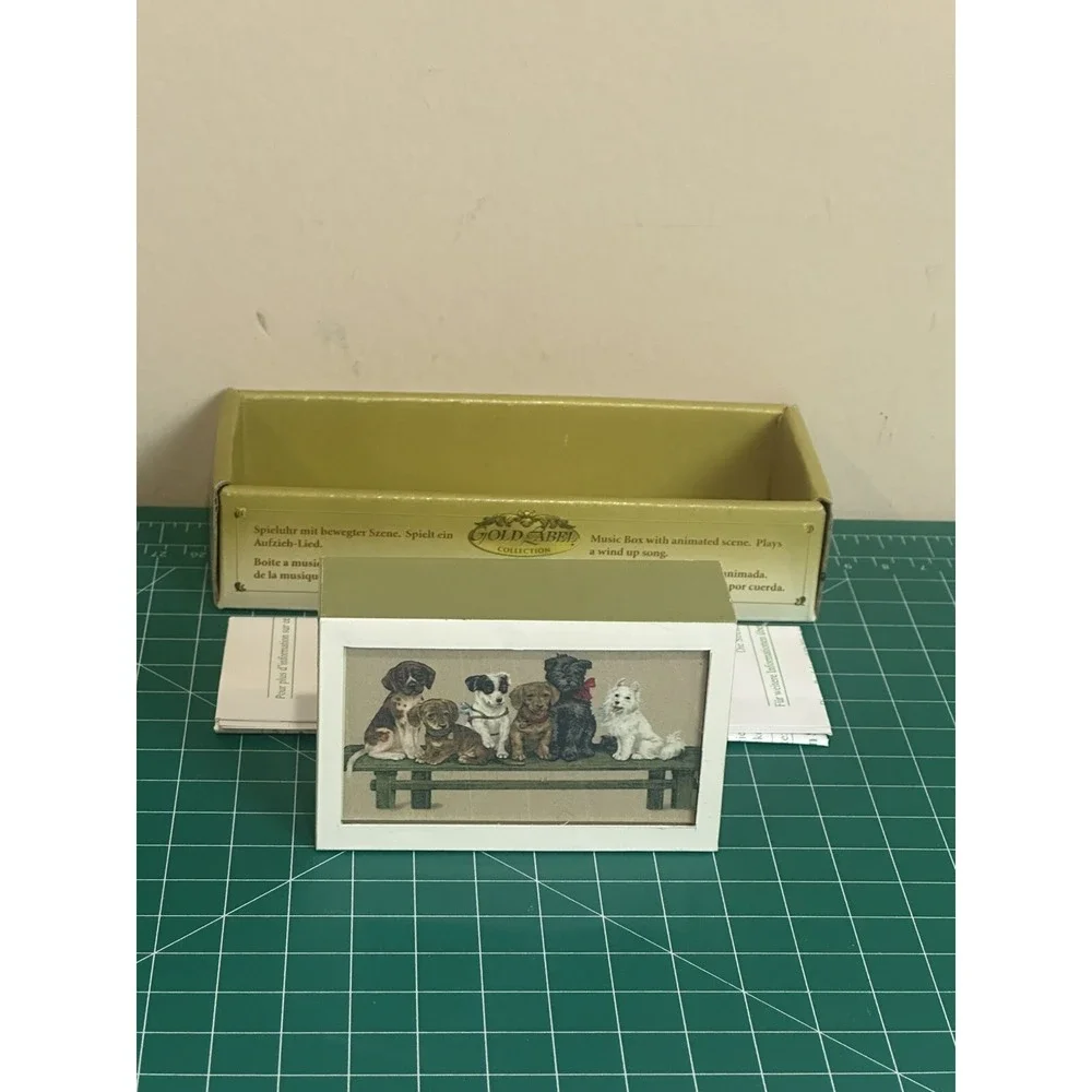 Dog Music Box‎